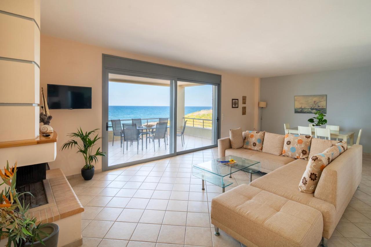 Spacious Beachfront Maisonettes With Stunning Views & A Private Beach 모넴바시아 외부 사진