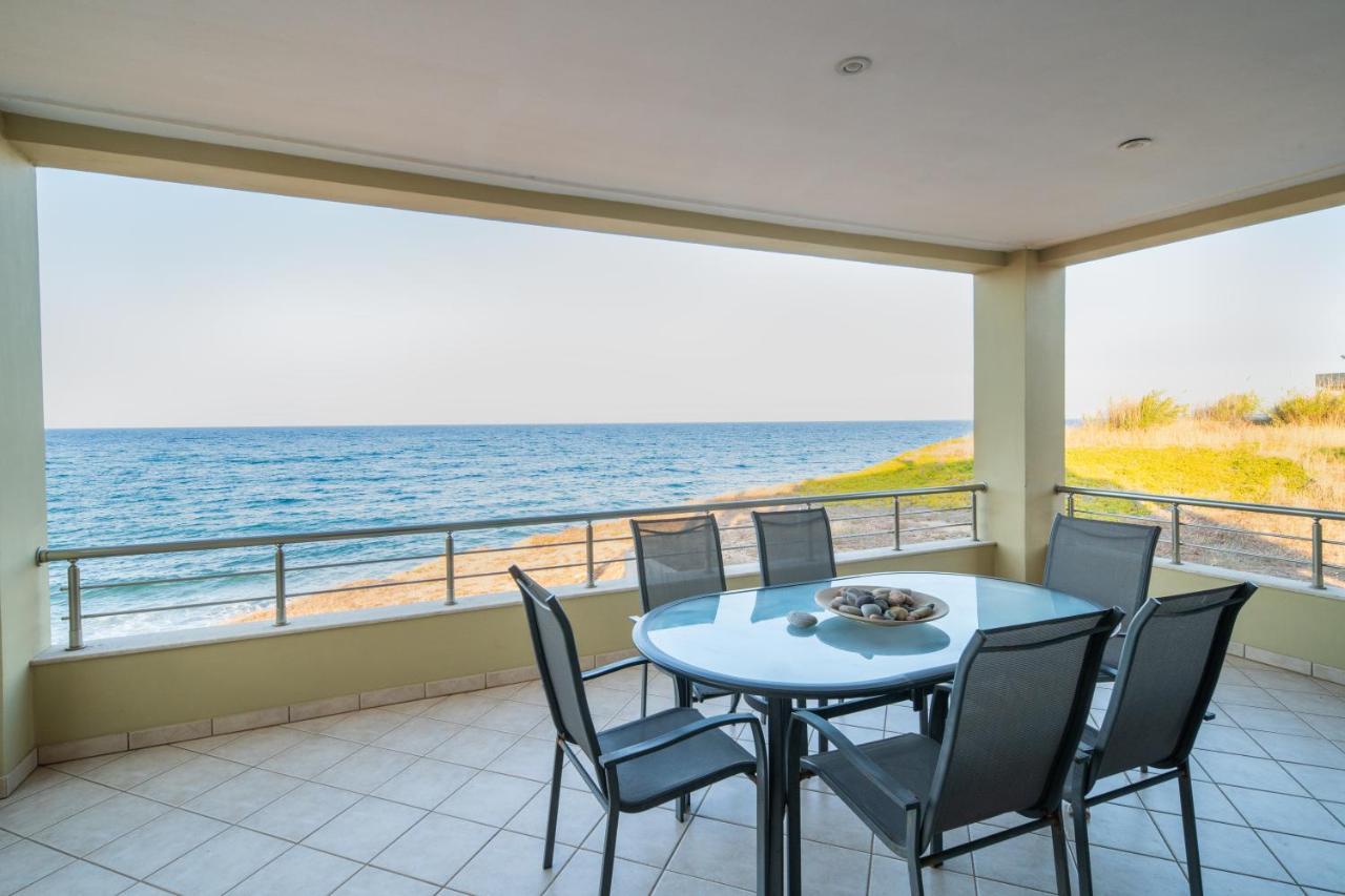 Spacious Beachfront Maisonettes With Stunning Views & A Private Beach 모넴바시아 외부 사진
