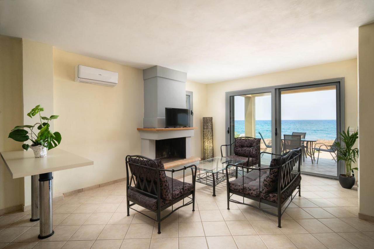 Spacious Beachfront Maisonettes With Stunning Views & A Private Beach 모넴바시아 외부 사진