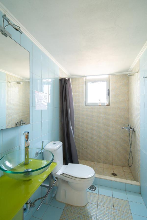Spacious Beachfront Maisonettes With Stunning Views & A Private Beach 모넴바시아 외부 사진