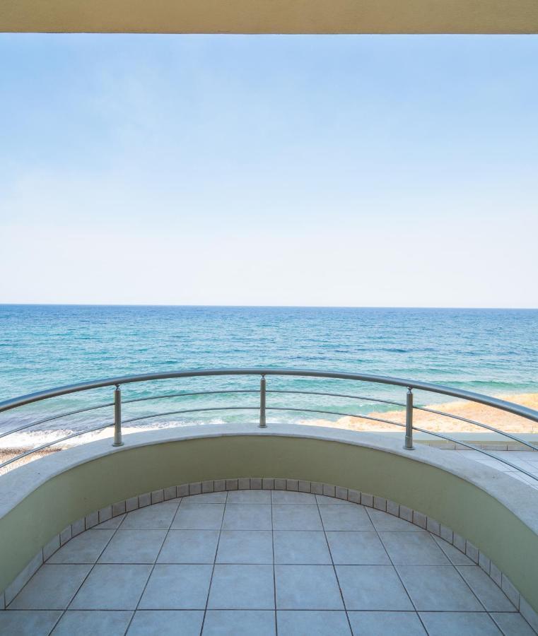 Spacious Beachfront Maisonettes With Stunning Views & A Private Beach 모넴바시아 외부 사진