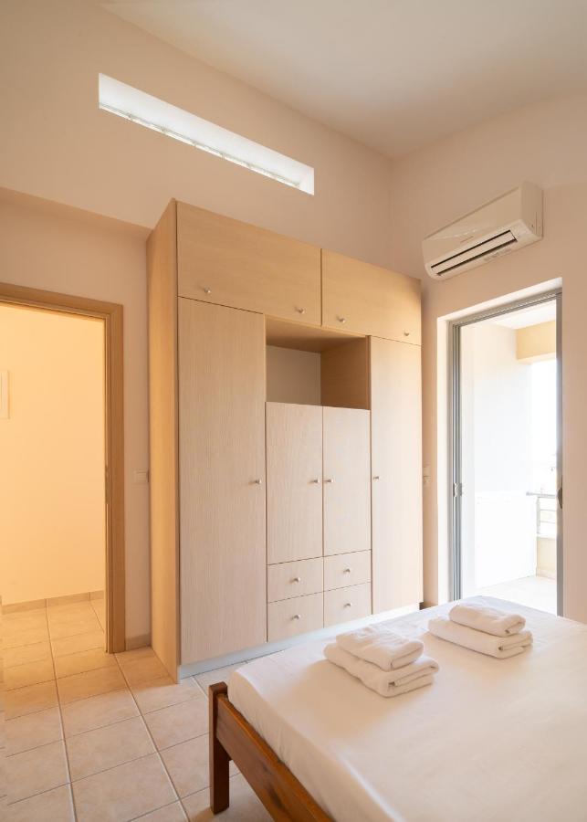 Spacious Beachfront Maisonettes With Stunning Views & A Private Beach 모넴바시아 외부 사진