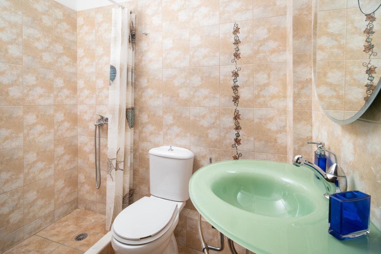 Spacious Beachfront Maisonettes With Stunning Views & A Private Beach 모넴바시아 외부 사진