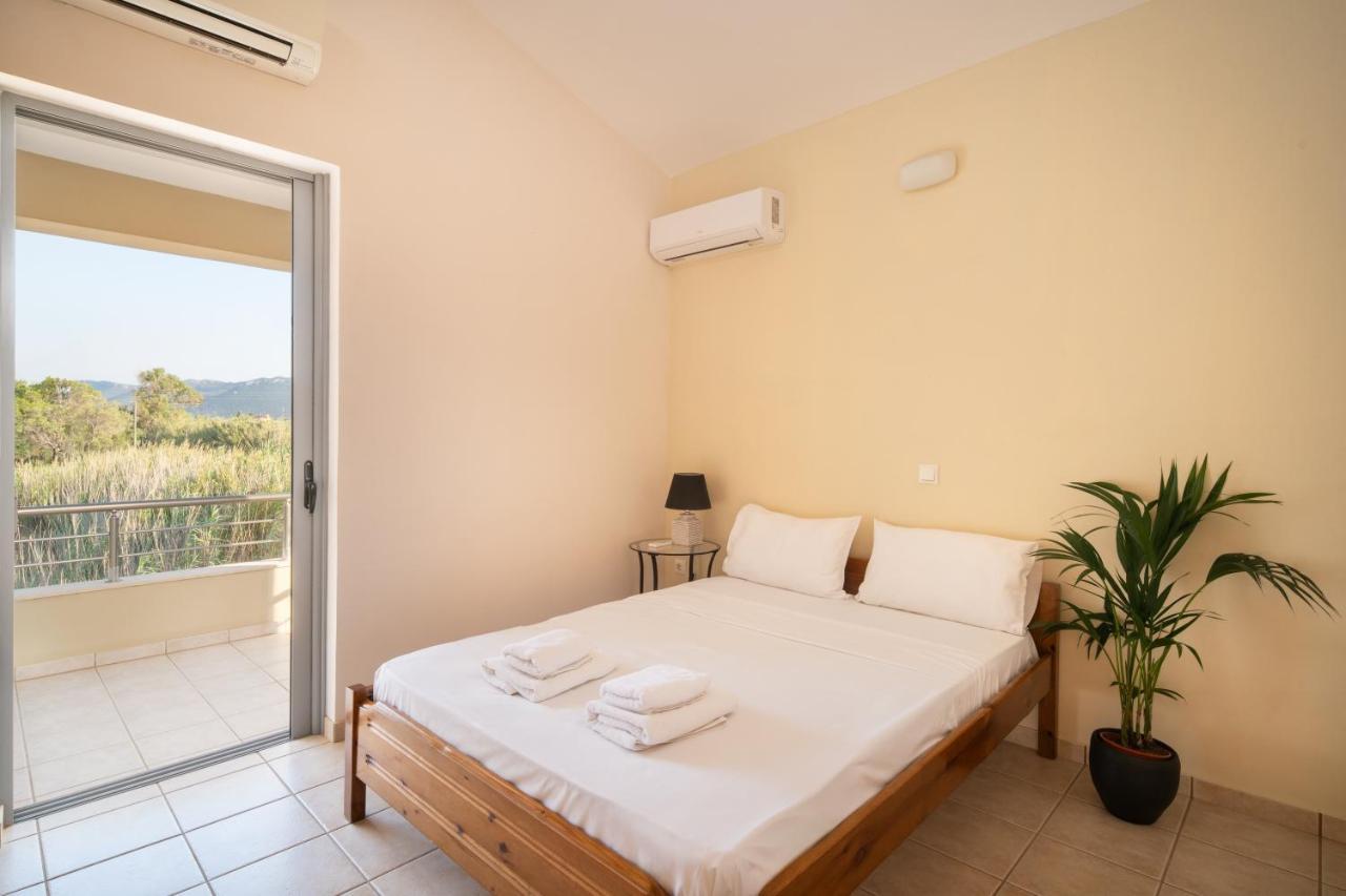 Spacious Beachfront Maisonettes With Stunning Views & A Private Beach 모넴바시아 외부 사진