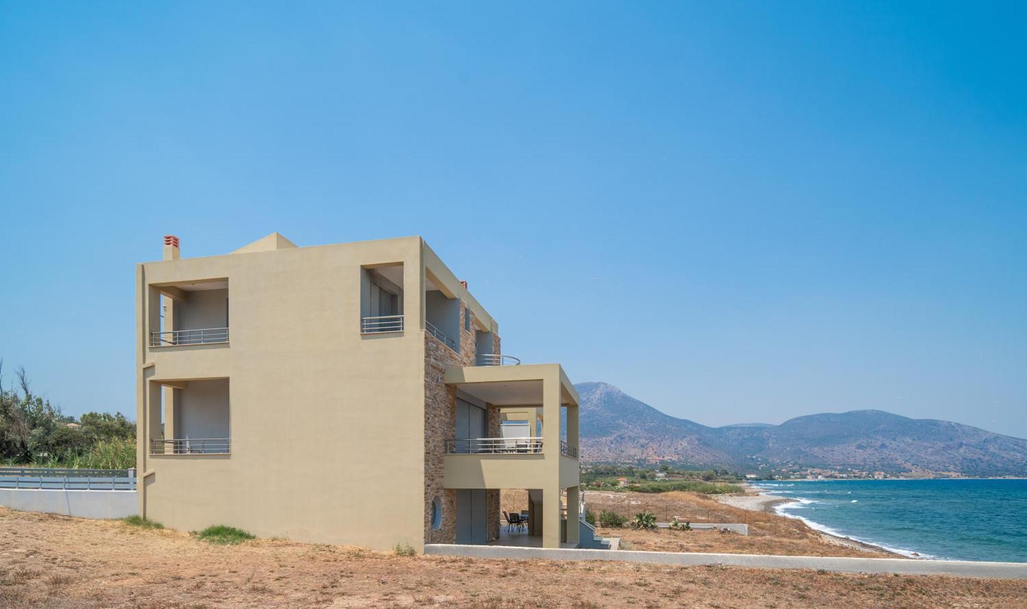 Spacious Beachfront Maisonettes With Stunning Views & A Private Beach 모넴바시아 외부 사진