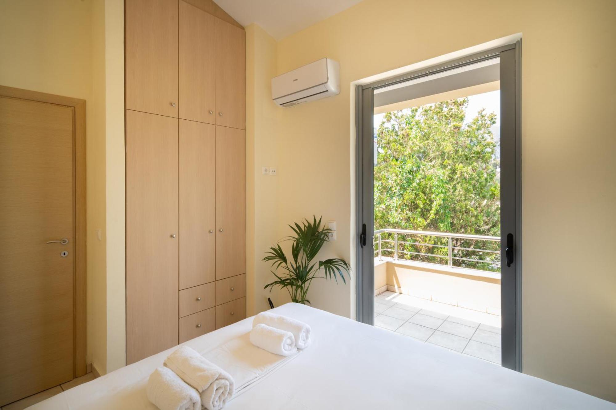 Spacious Beachfront Maisonettes With Stunning Views & A Private Beach 모넴바시아 외부 사진