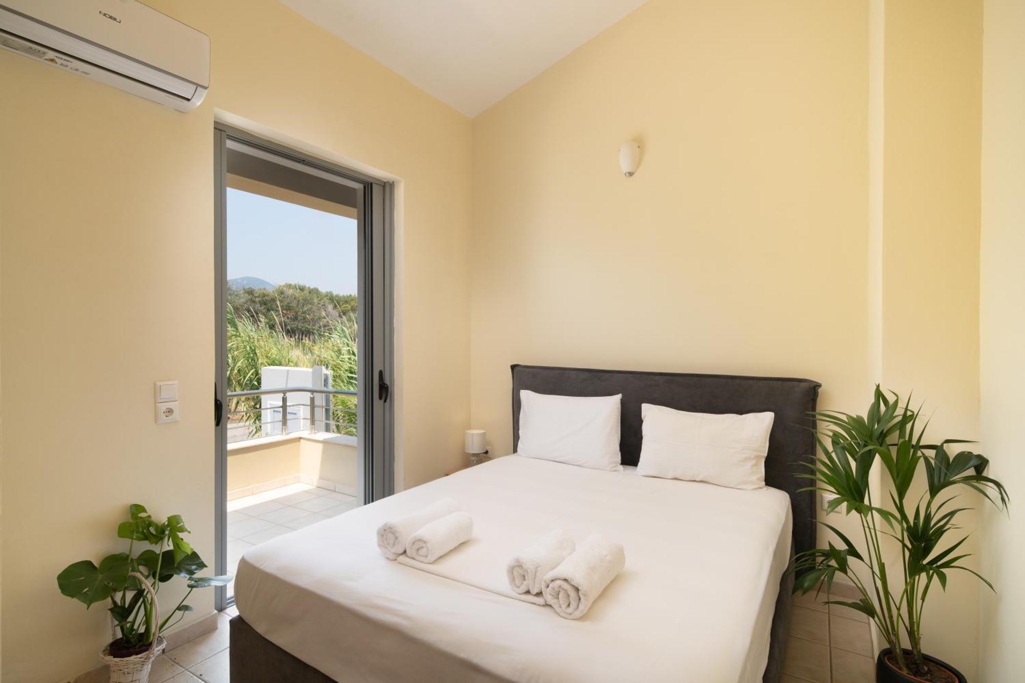 Spacious Beachfront Maisonettes With Stunning Views & A Private Beach 모넴바시아 외부 사진