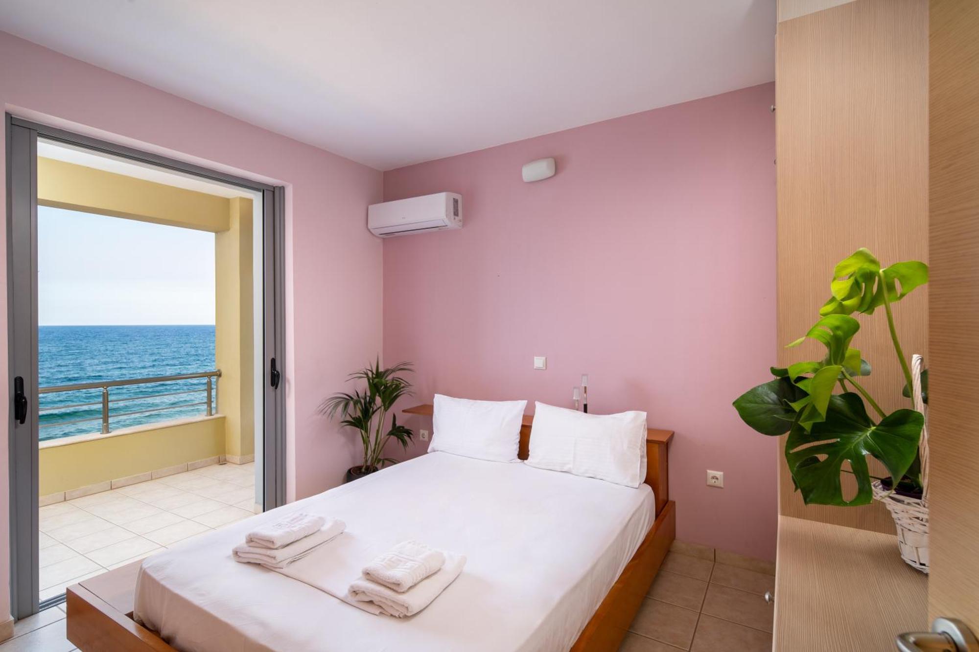 Spacious Beachfront Maisonettes With Stunning Views & A Private Beach 모넴바시아 외부 사진
